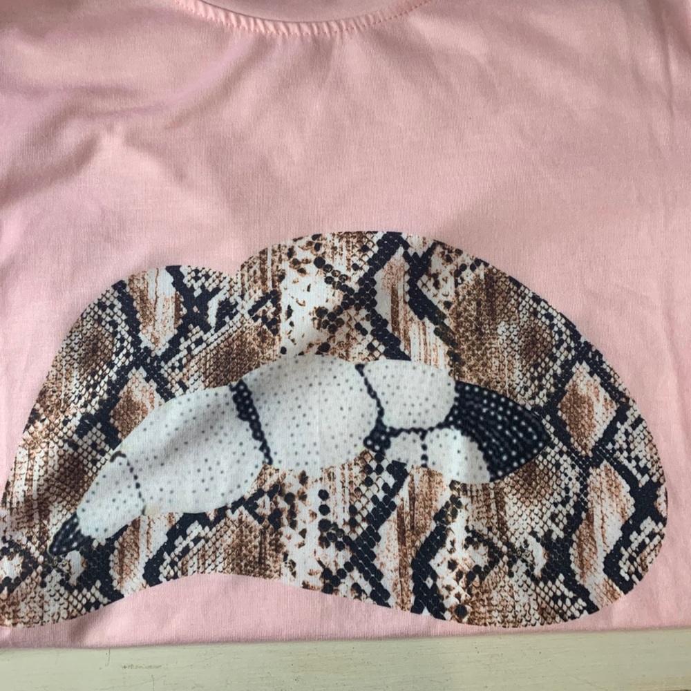 Pink lips shirt